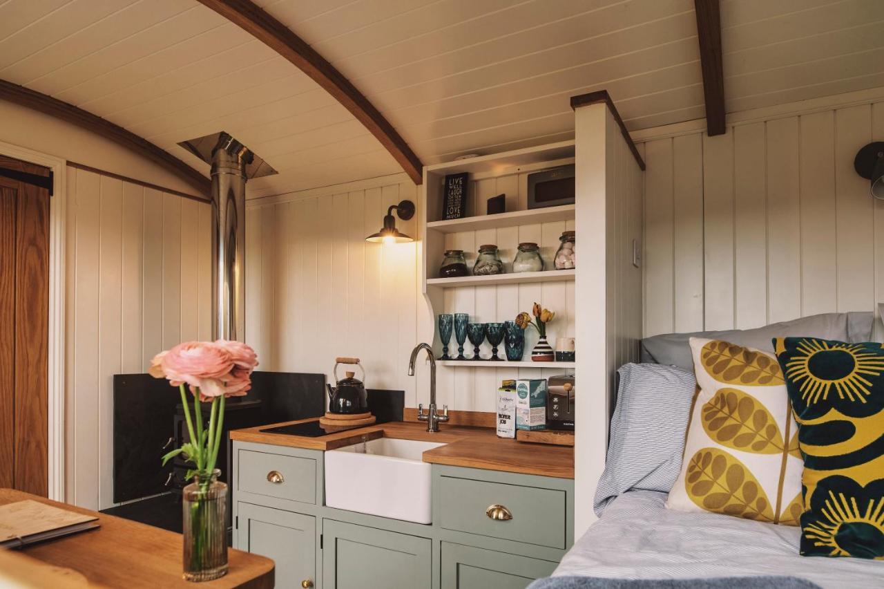 Luxury Shepherd'S Hut On Flower Farm With Outdoor Bath In Mid Cornwall Truro Zewnętrze zdjęcie
