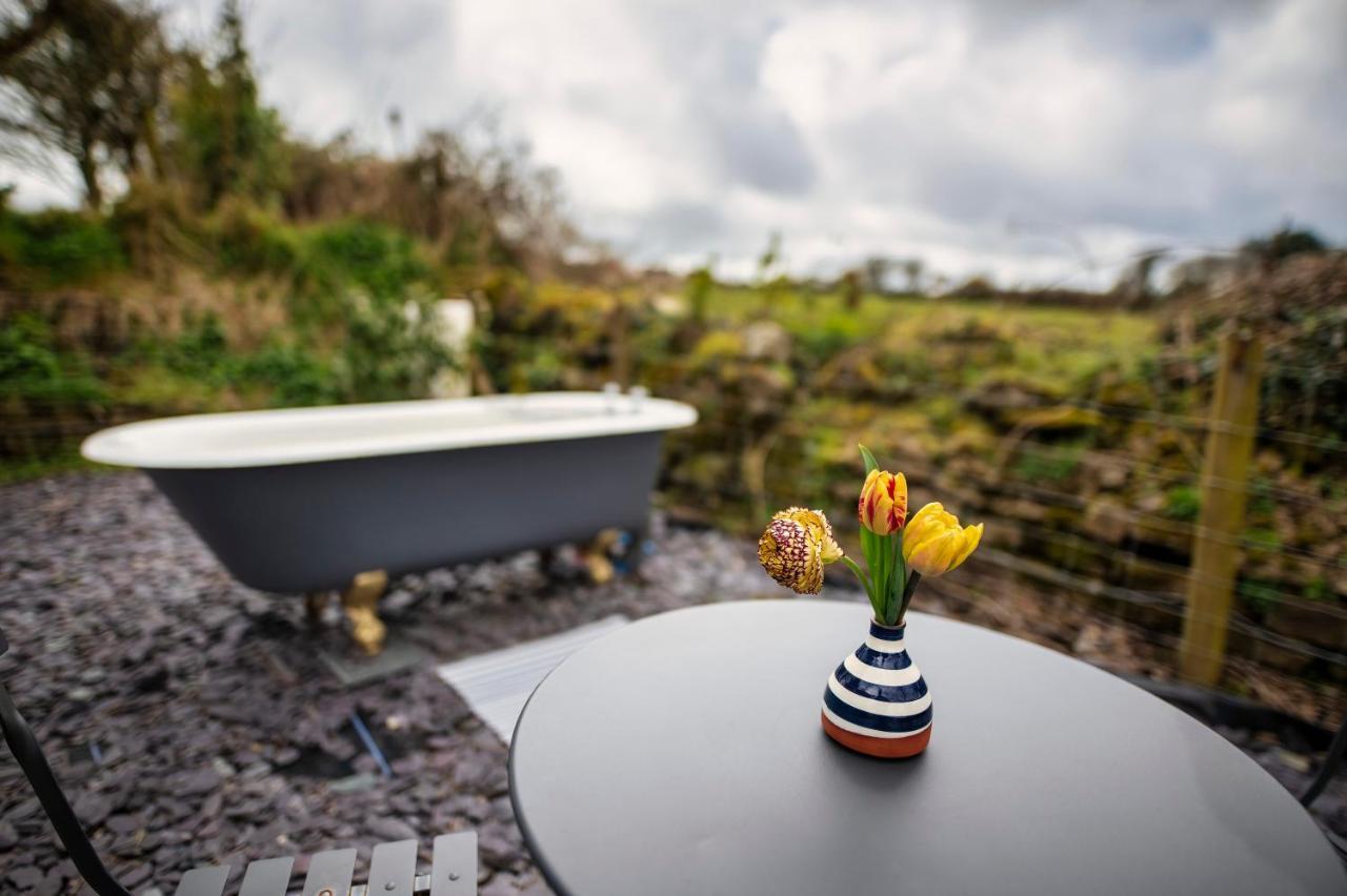 Luxury Shepherd'S Hut On Flower Farm With Outdoor Bath In Mid Cornwall Truro Zewnętrze zdjęcie