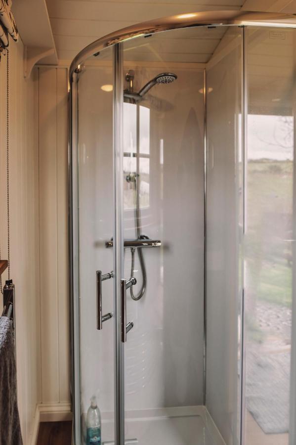 Luxury Shepherd'S Hut On Flower Farm With Outdoor Bath In Mid Cornwall Truro Zewnętrze zdjęcie