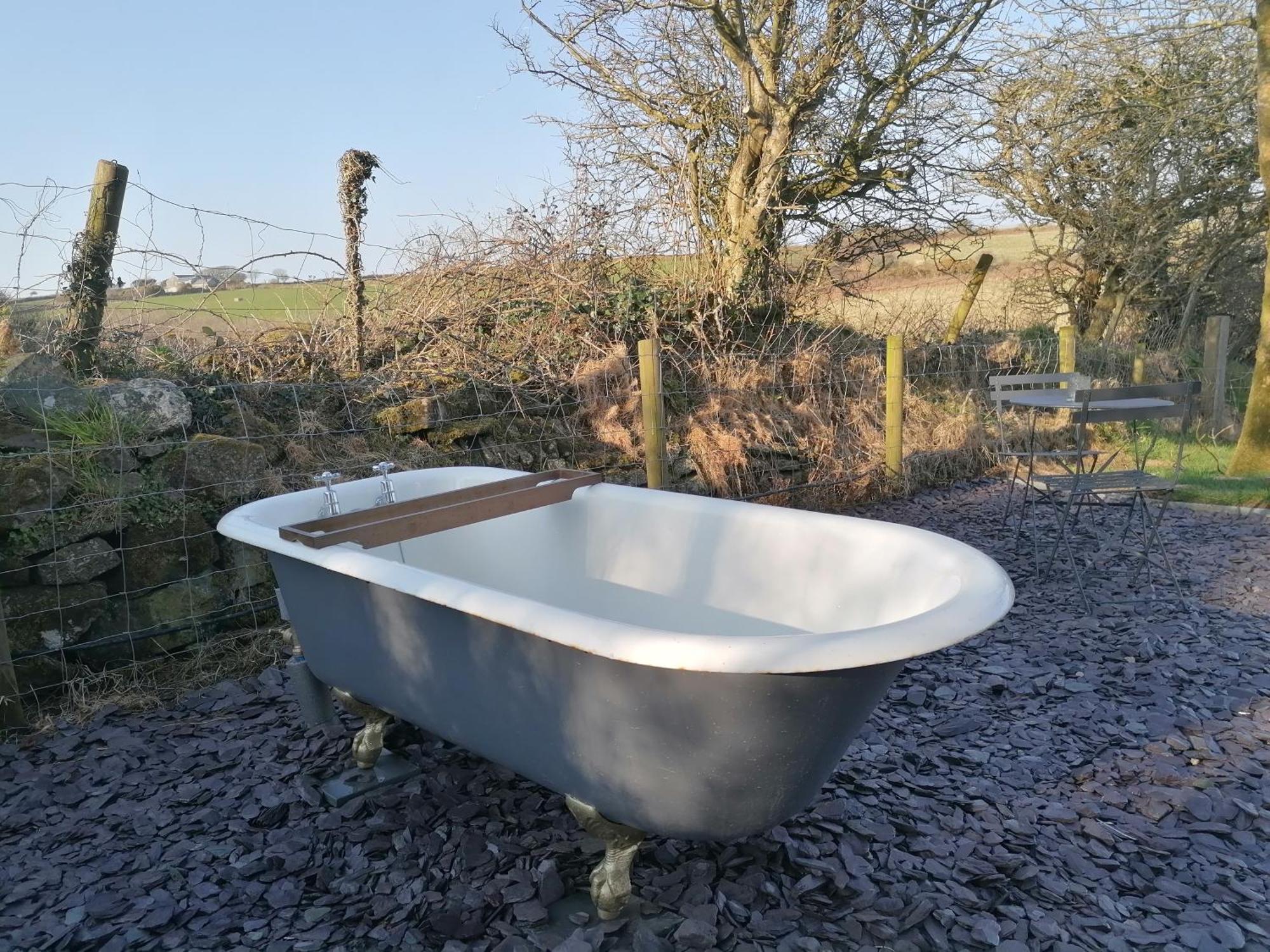 Luxury Shepherd'S Hut On Flower Farm With Outdoor Bath In Mid Cornwall Truro Zewnętrze zdjęcie